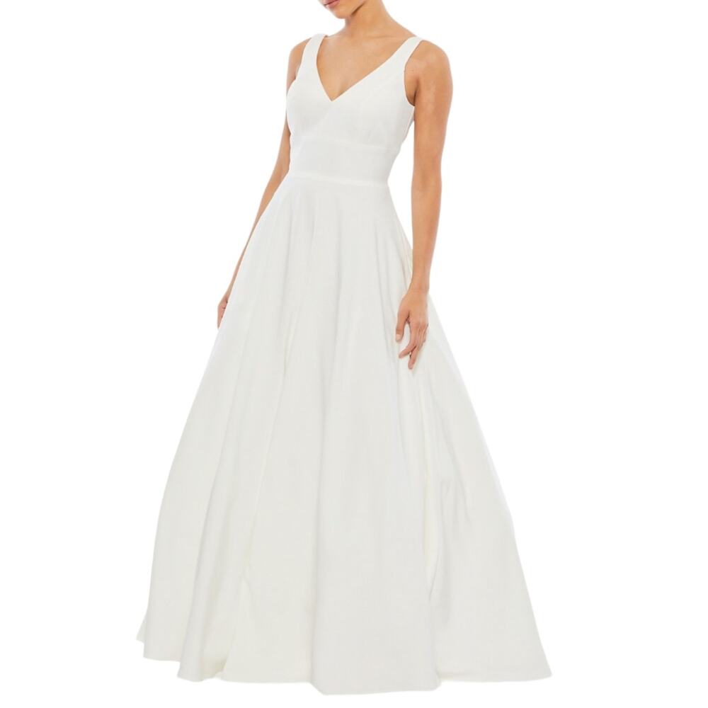Mac Duggal IEENA NWT Tailored V-Neck Ballgown White Size 10 Marks at Hem 5" Up